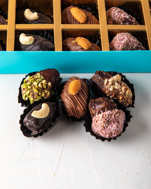 Gourmet Dates 25pcs Gift Box | Ramadan & Eid Gift Dubai | Chocolate Covered Dates UAE