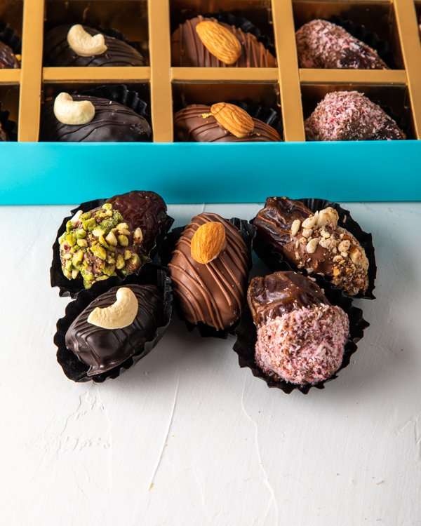Gourmet Dates 25pcs Gift Box | Ramadan & Eid Gift Dubai | Chocolate Covered Dates UAE