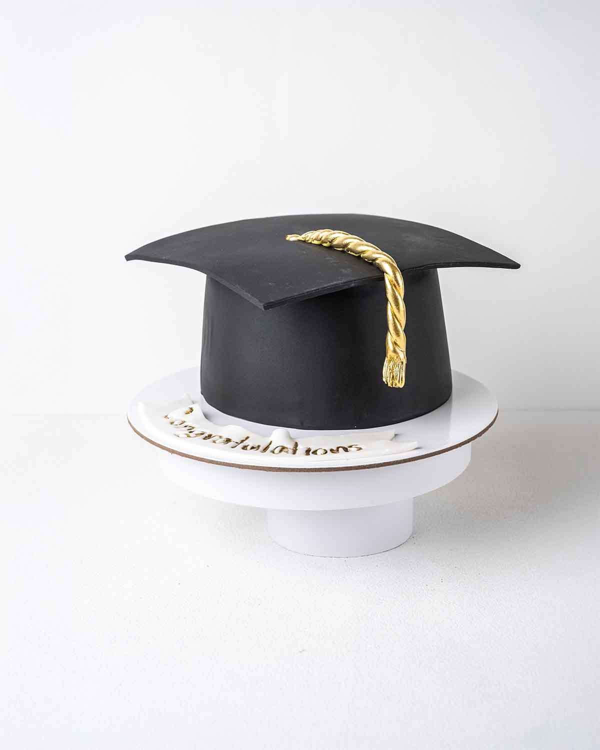 1.5kg Graduation Cake by NJD