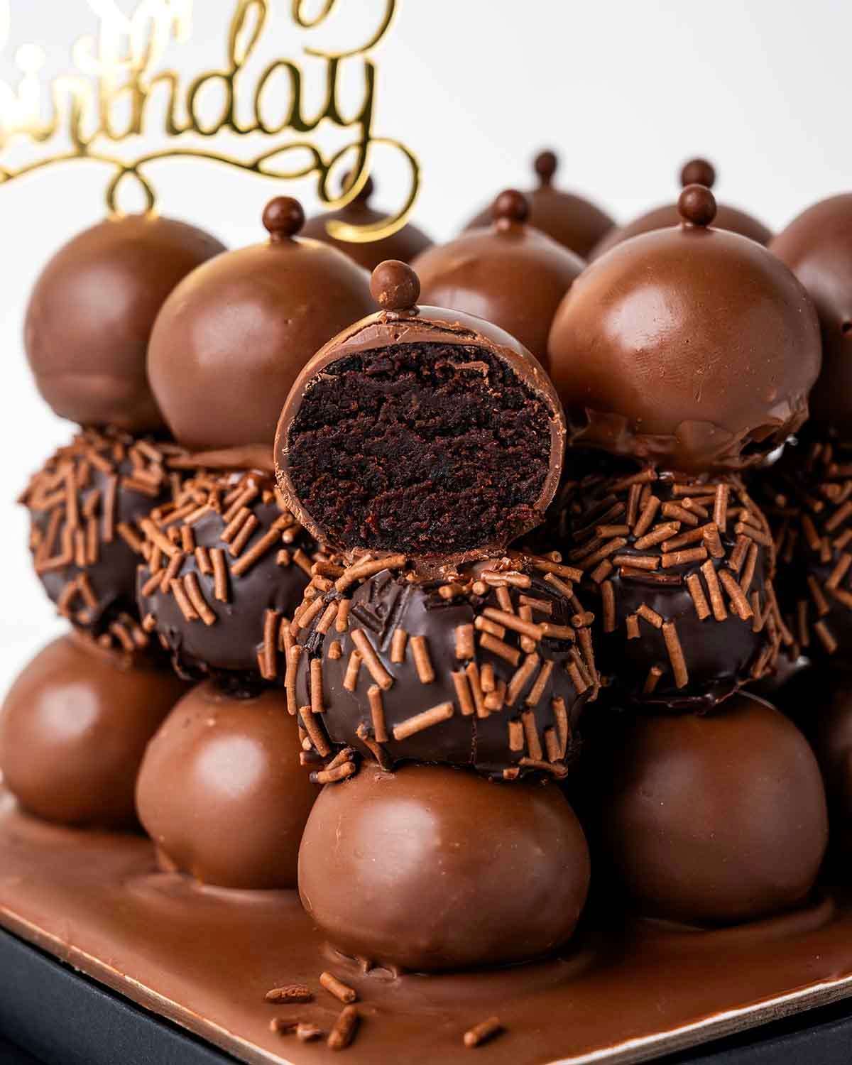 Graduation Cakepops by NJD