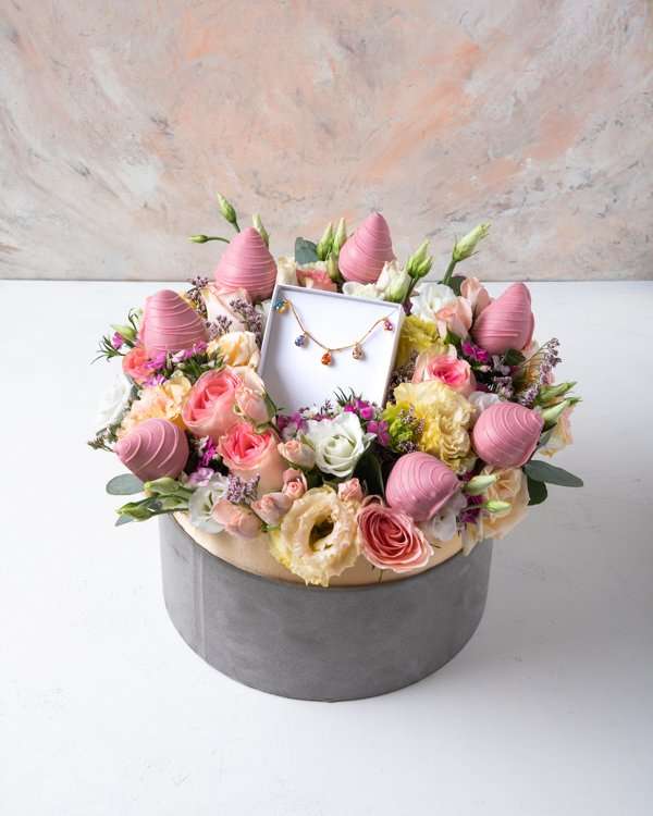 Estelle Necklace Hamper by NJD