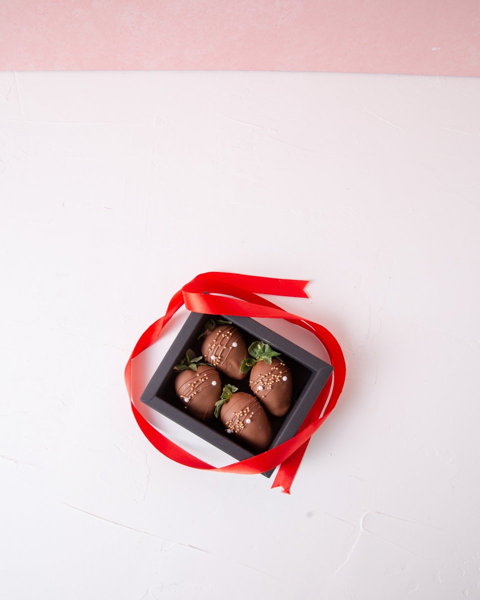 4pcs Milk Chocolate Strawberries by NJD