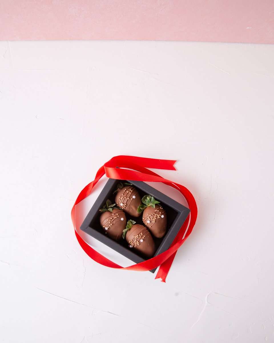 4pcs Milk Chocolate Strawberries by NJD