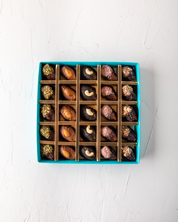 Gourmet Dates 25pcs Gift Box | Ramadan & Eid Gift Dubai | Chocolate Covered Dates UAE