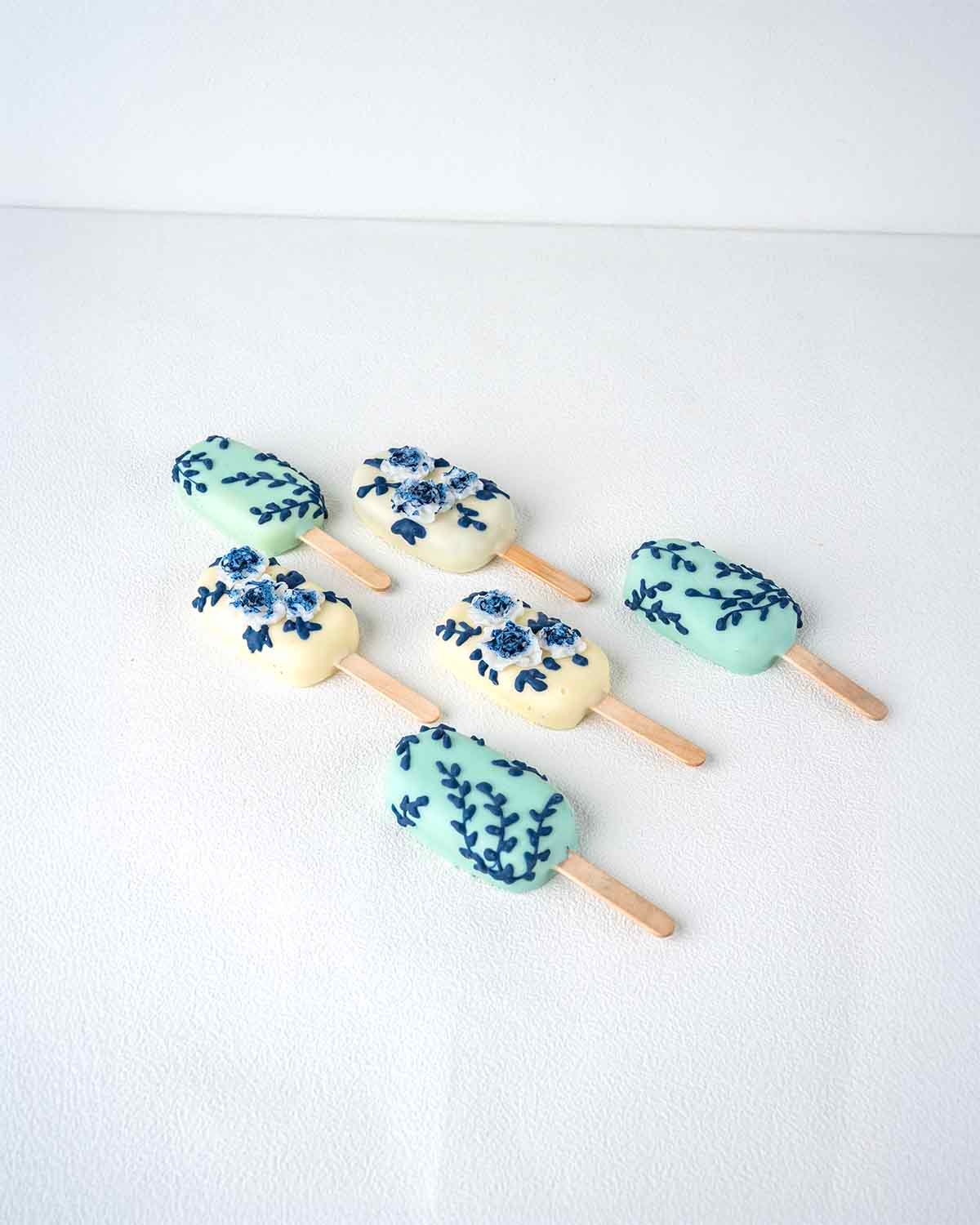 White and Blue Cakesicles