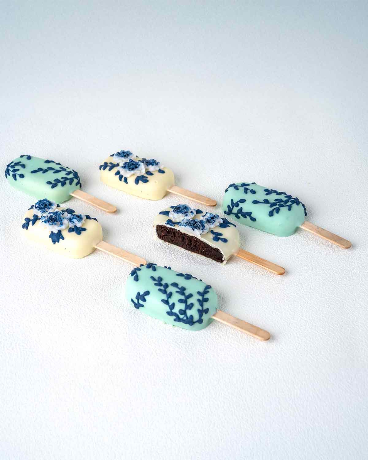 White and Blue Cakesicles