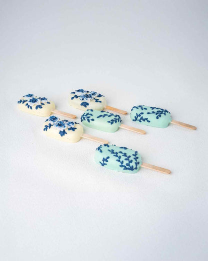 White and Blue Cakesicles