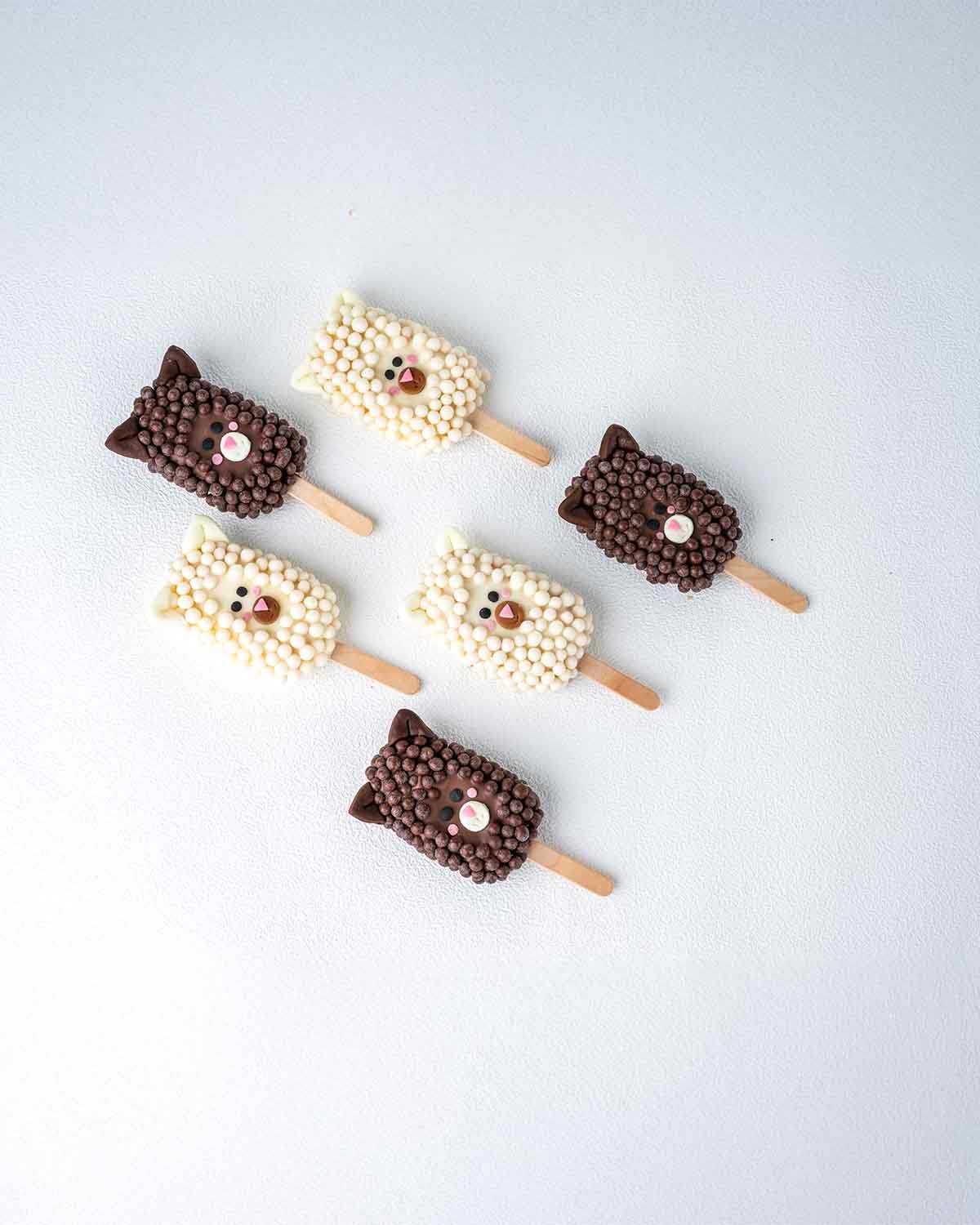 6 Sheep White and Dark Chocolate Cakesicles