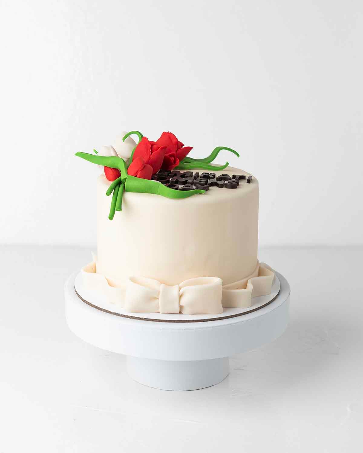 Emirati Women's Day Customizable Cake