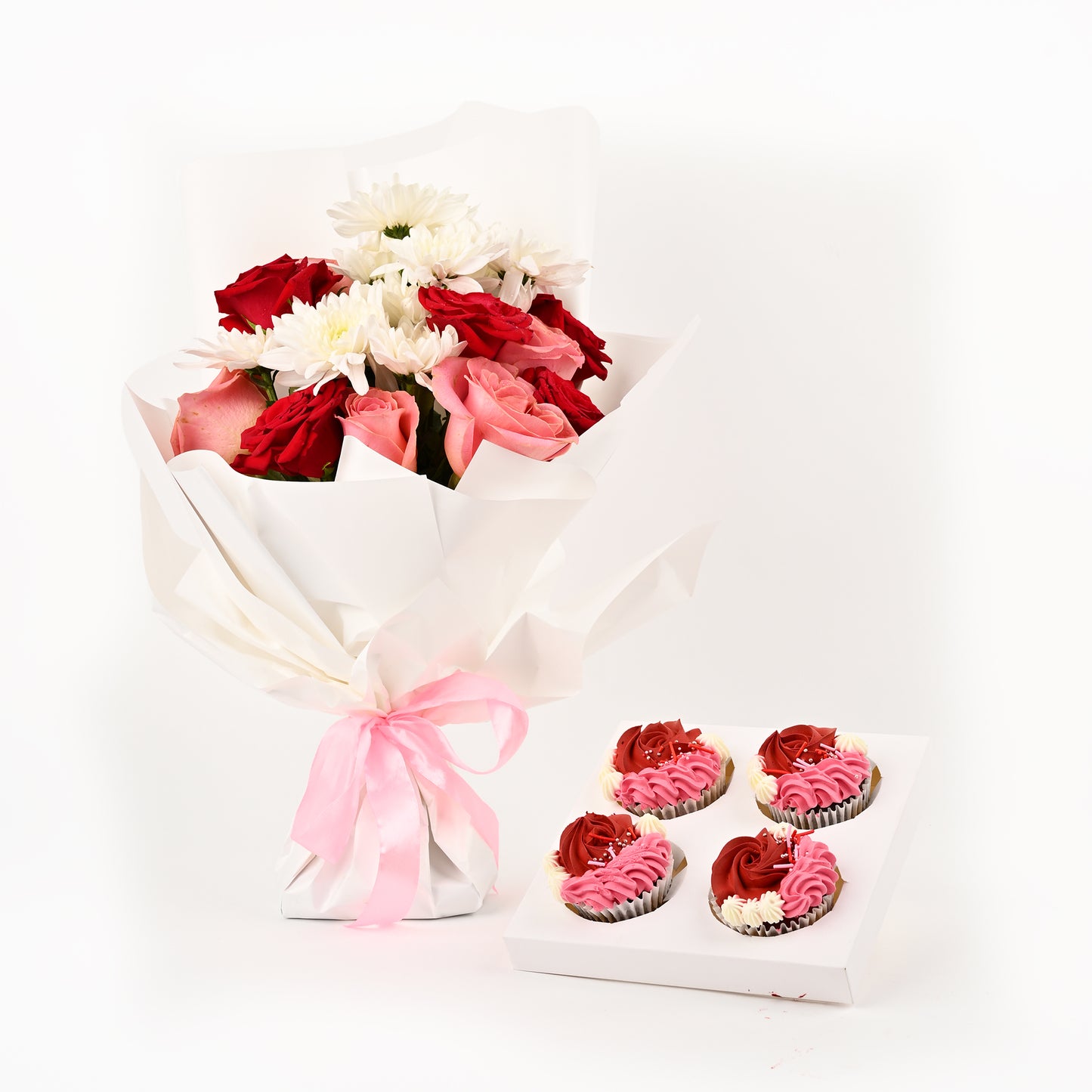 Cute Love You Combo Flowers and Cupcakes