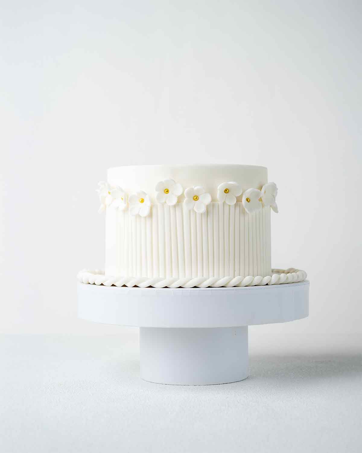 1kg White Cake by Cravings Cake