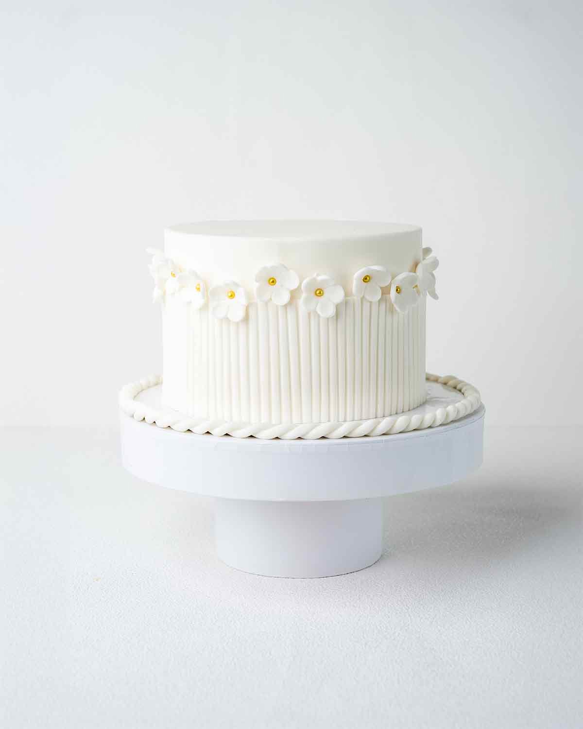 1kg White Cake by Cravings Cake