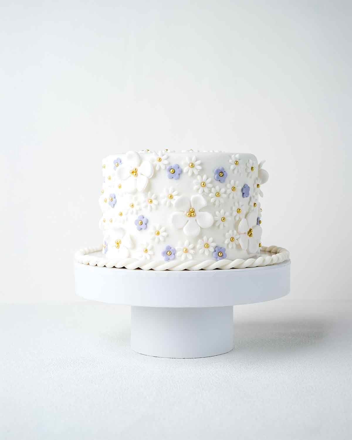 The Flowers 1kg Cake by Cravings Cafe