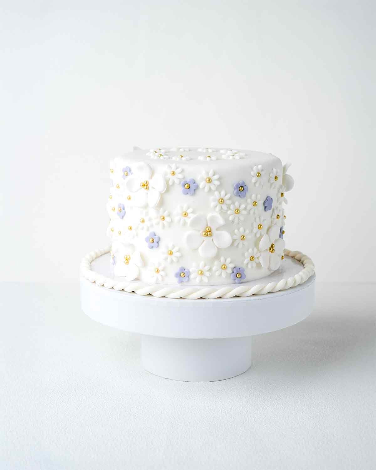 The Flowers 1kg Cake by Cravings Cafe
