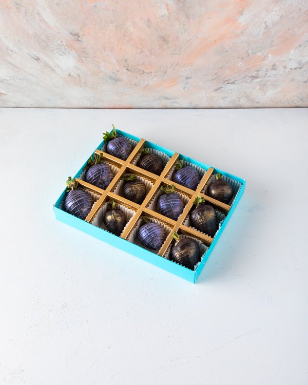 Metallic Chocolate-Covered Strawberries