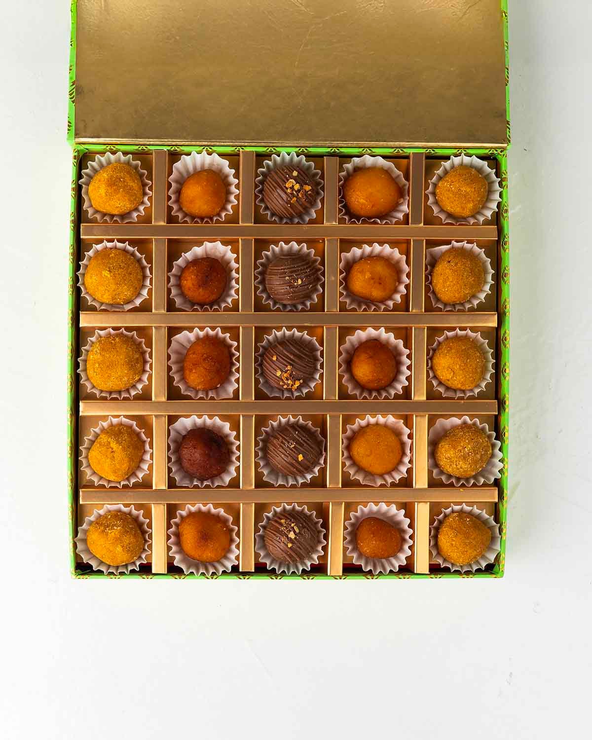 25 Ladoo's, Gulab Jamun and Truffles Gift box