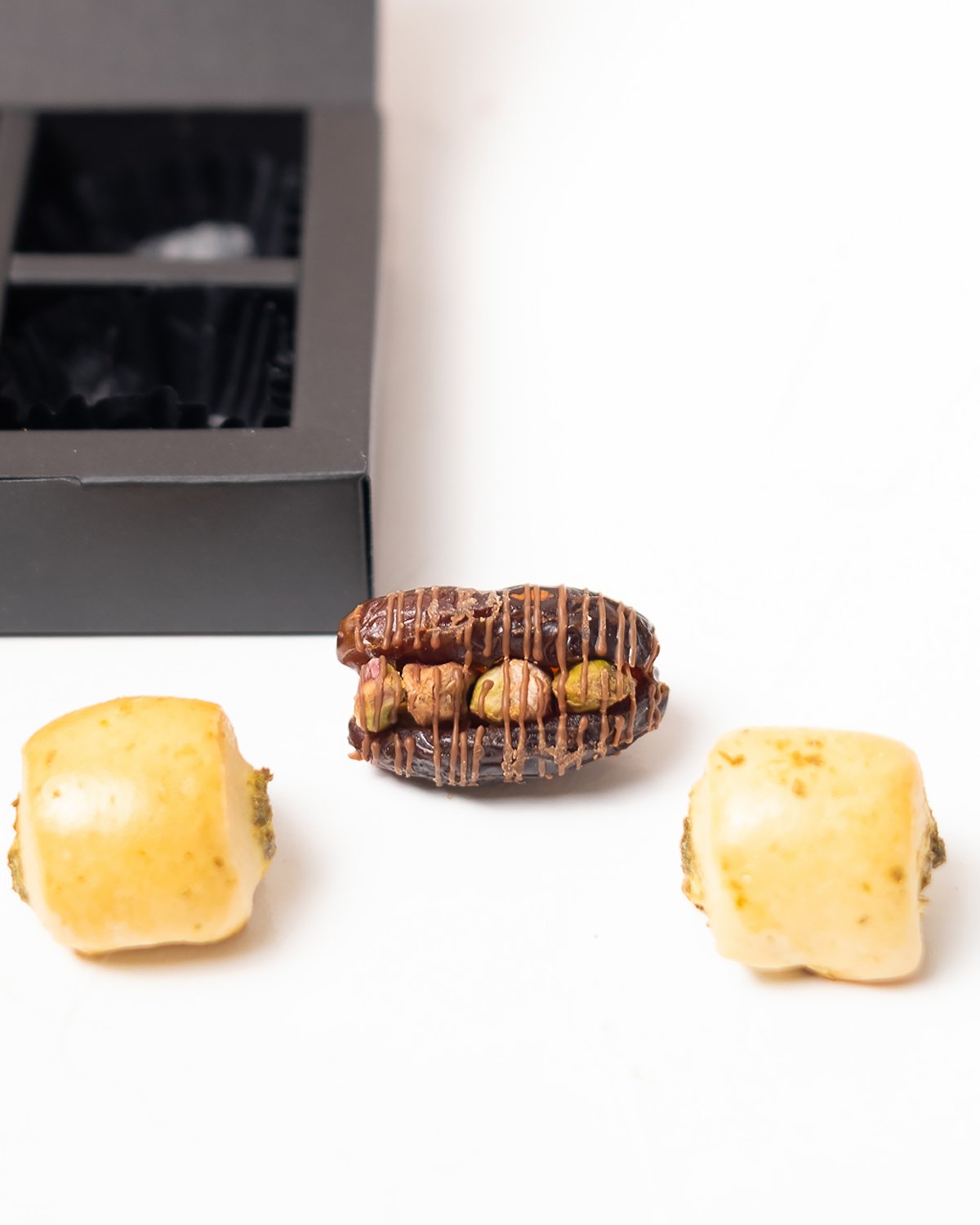 Dates and Crispy Zaatar Roll
