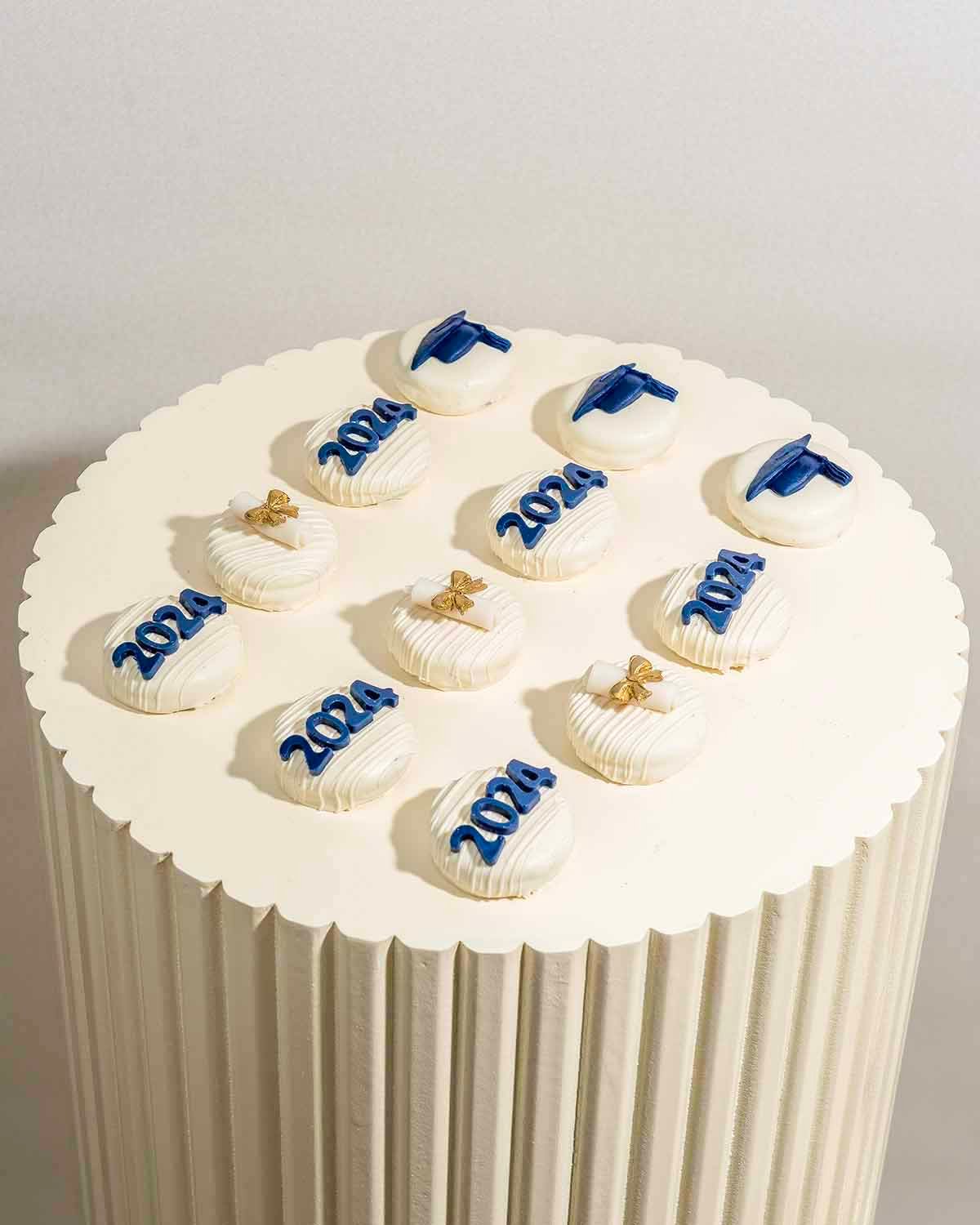 White Chocolate Graduation Theme Oreos by NJD