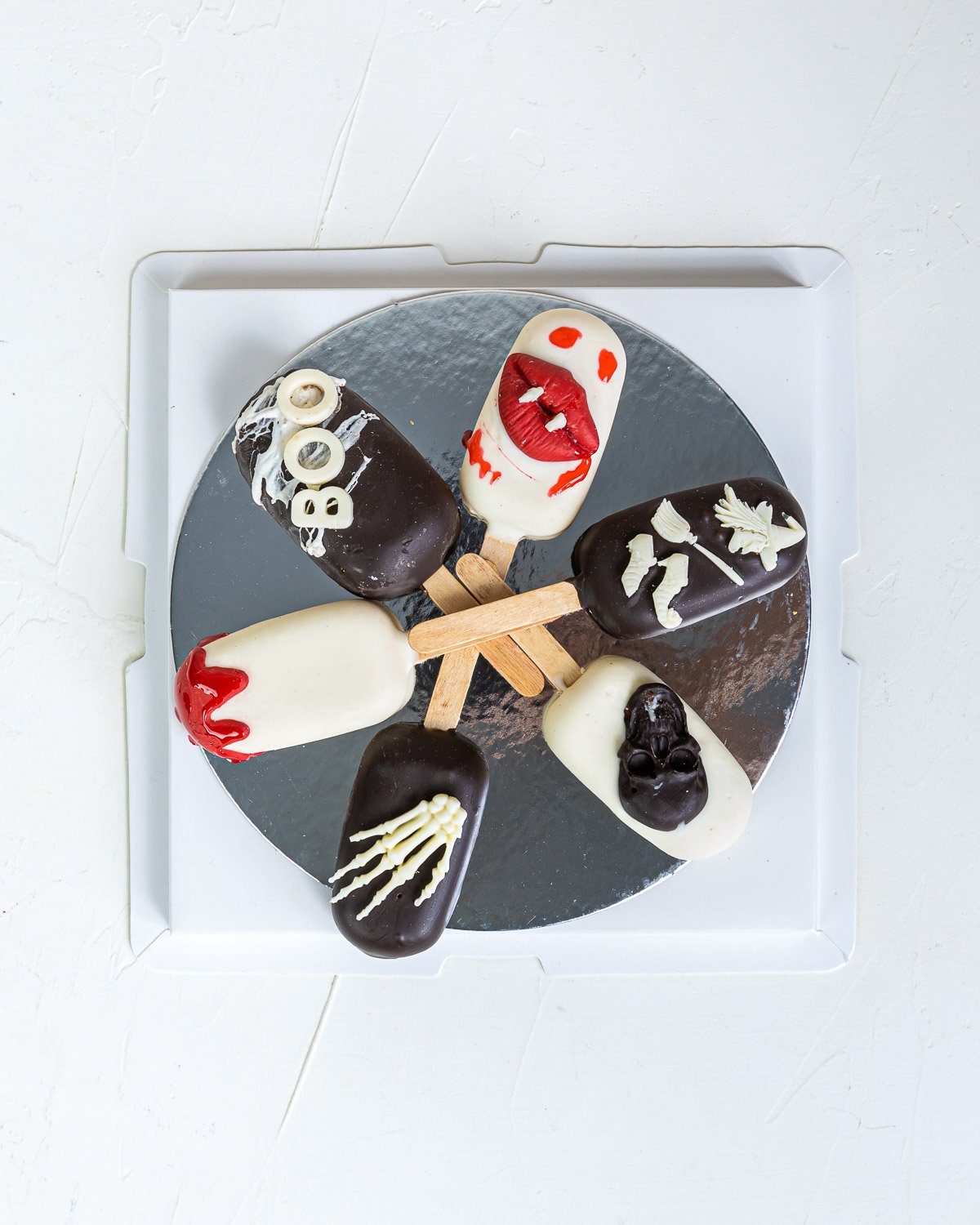 Spooky Halloween Cakesicles by NJD