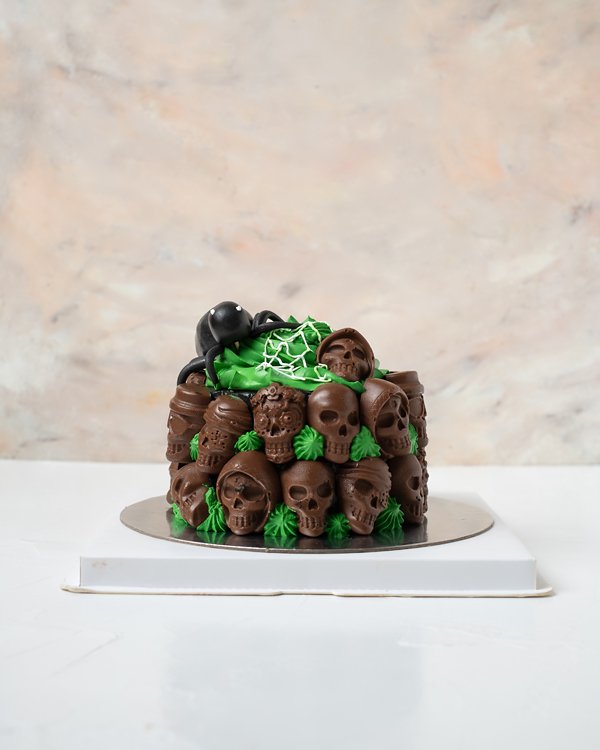 Spiderweb Skull rip Cake