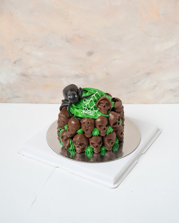 Spiderweb Skull rip Cake