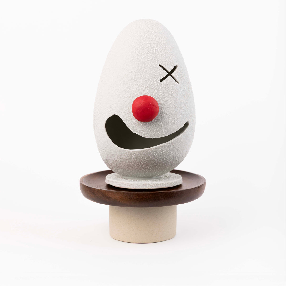 مهرج مخيف يحطم الحلوى