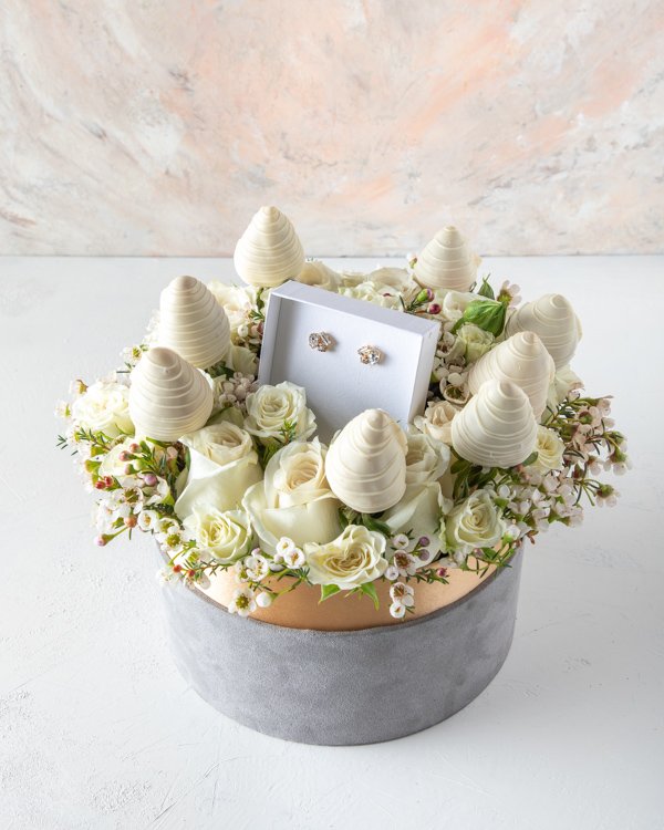 Isa Earrings Hamper by NJD