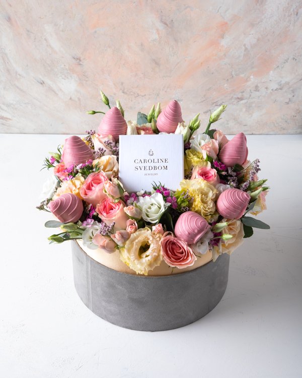 Estelle Necklace Hamper by NJD