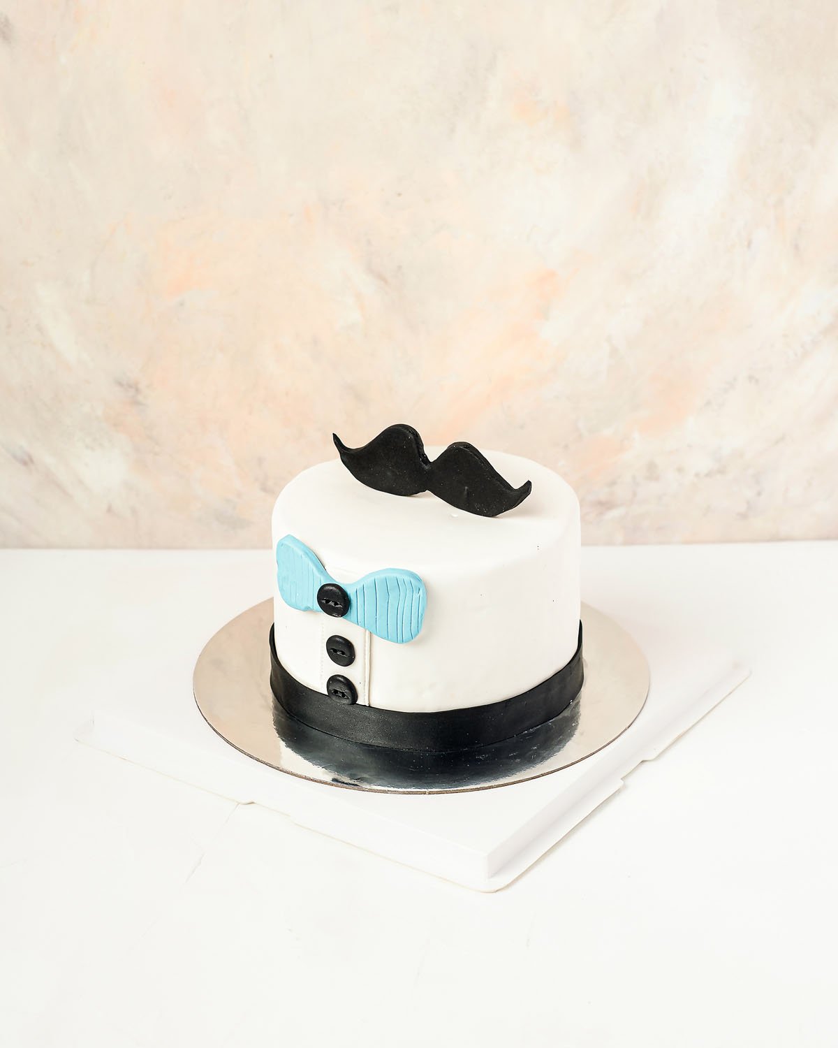 Mini Cake with Bow tie by NJD