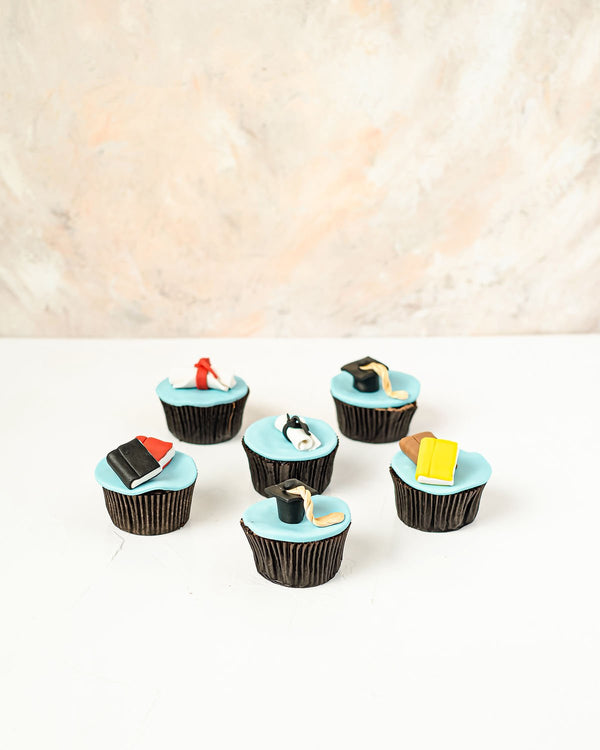 6 Graduation theme cupcakes by NJD