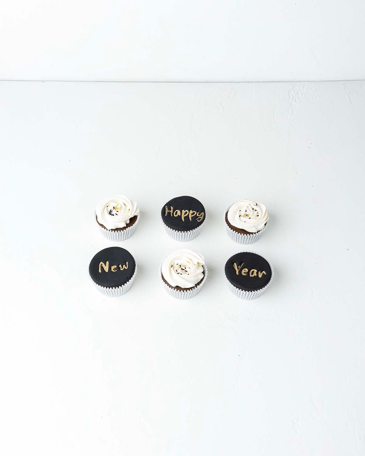 6 New Year Theme Cake