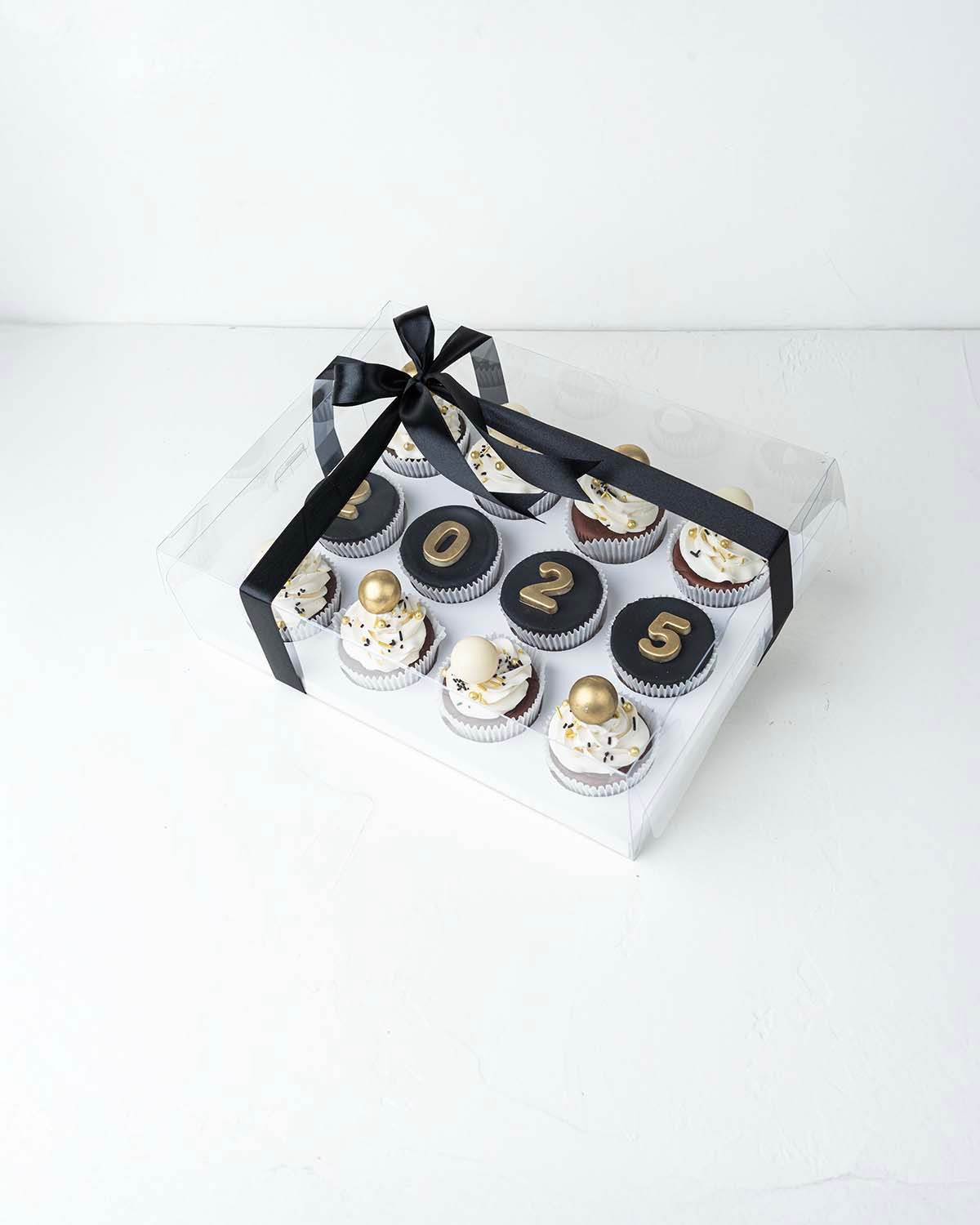12 New Year Theme cupcakes