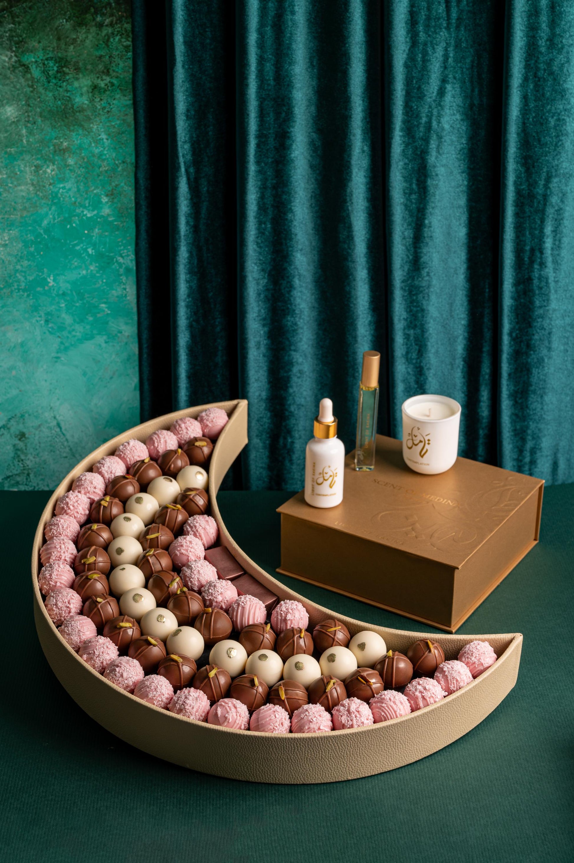 Contemplation x Eid Crescent Chocolates Gift Set