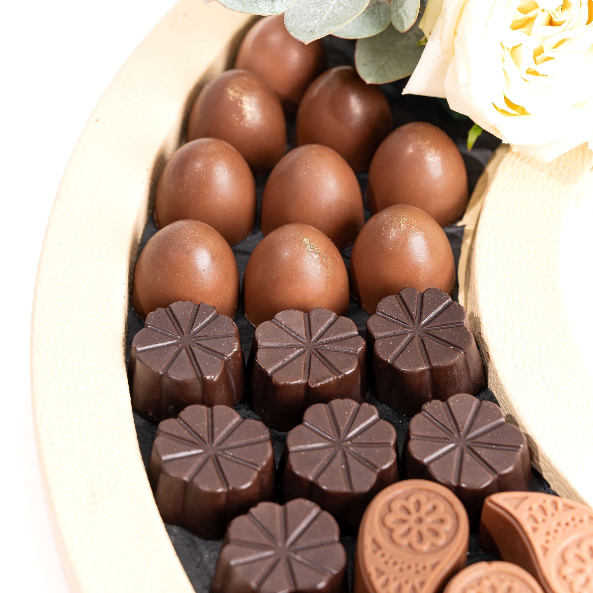 Luxury Chocolates Halo Gift Hamper