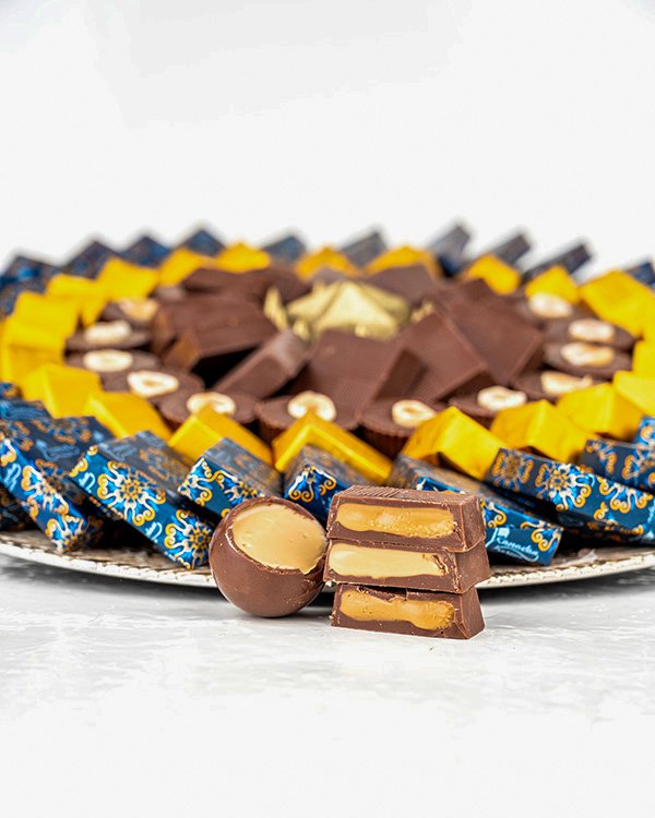 Regal Chocolates 94pcs Gift Arrangement