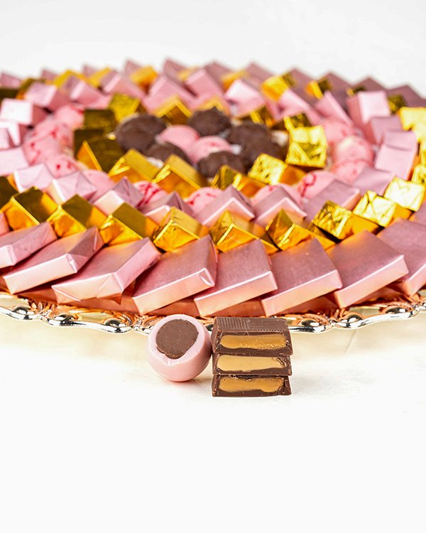 Assorted Chocolates 133pcs Gift Arrangement