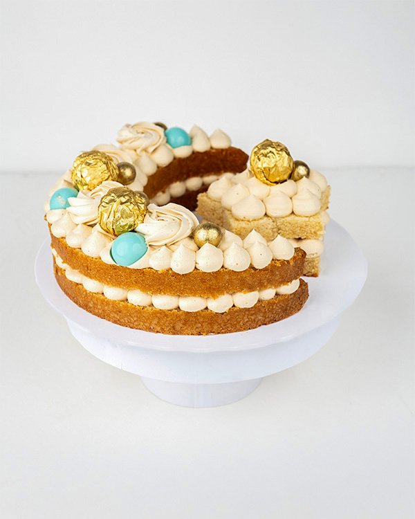 1Kg Vanilla Crescent Cake