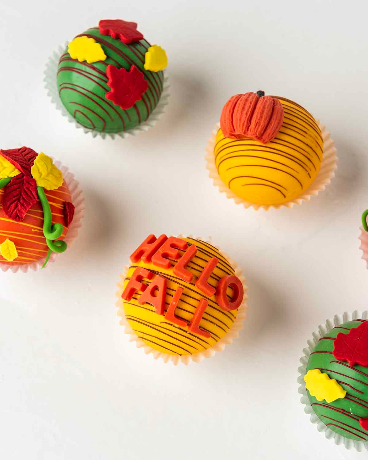 6 Thanksgiving Hot Chocolate Bombs