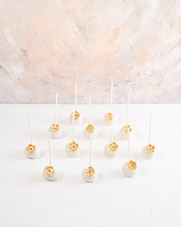 White and Golden Cake pops