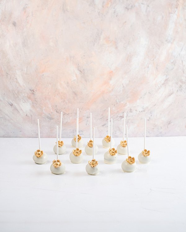 White and Golden Cake pops