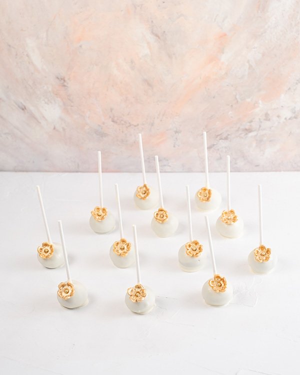 White and Golden Cake pops