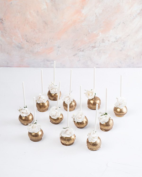 Party Cake pops by NJD