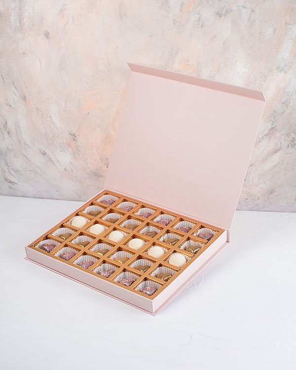 Chocolates and Roses hamper by NJD