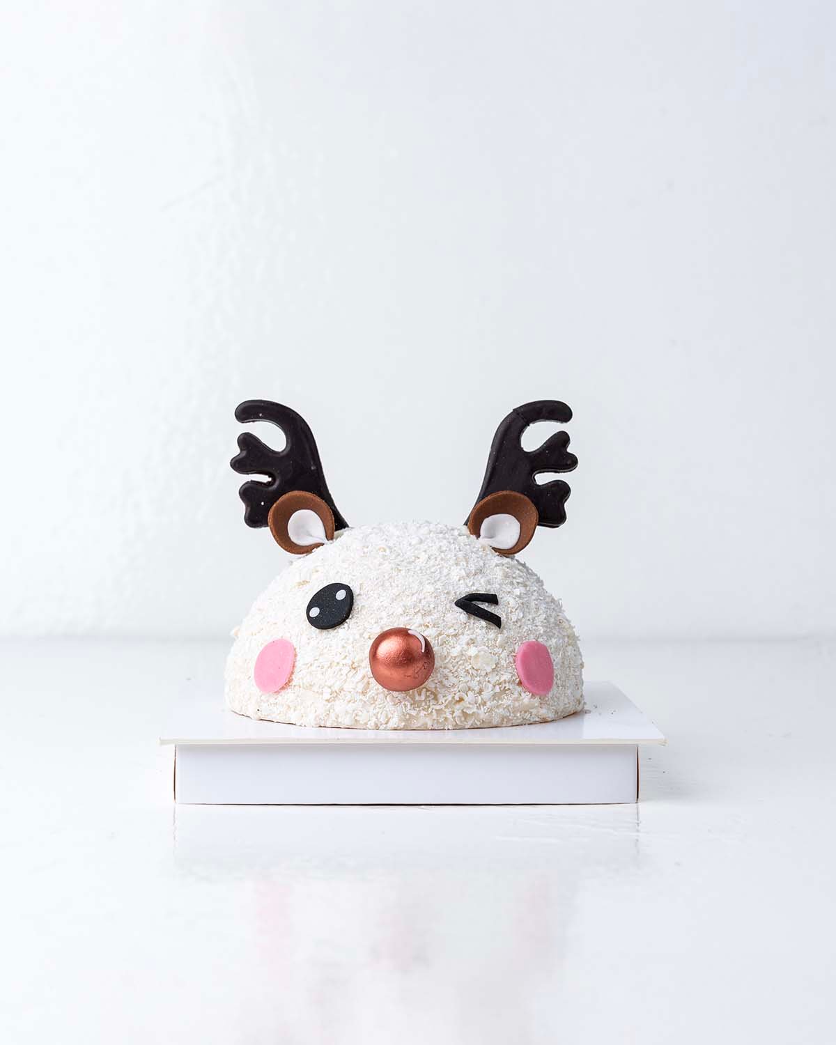White Reindeer Smash Chocolate