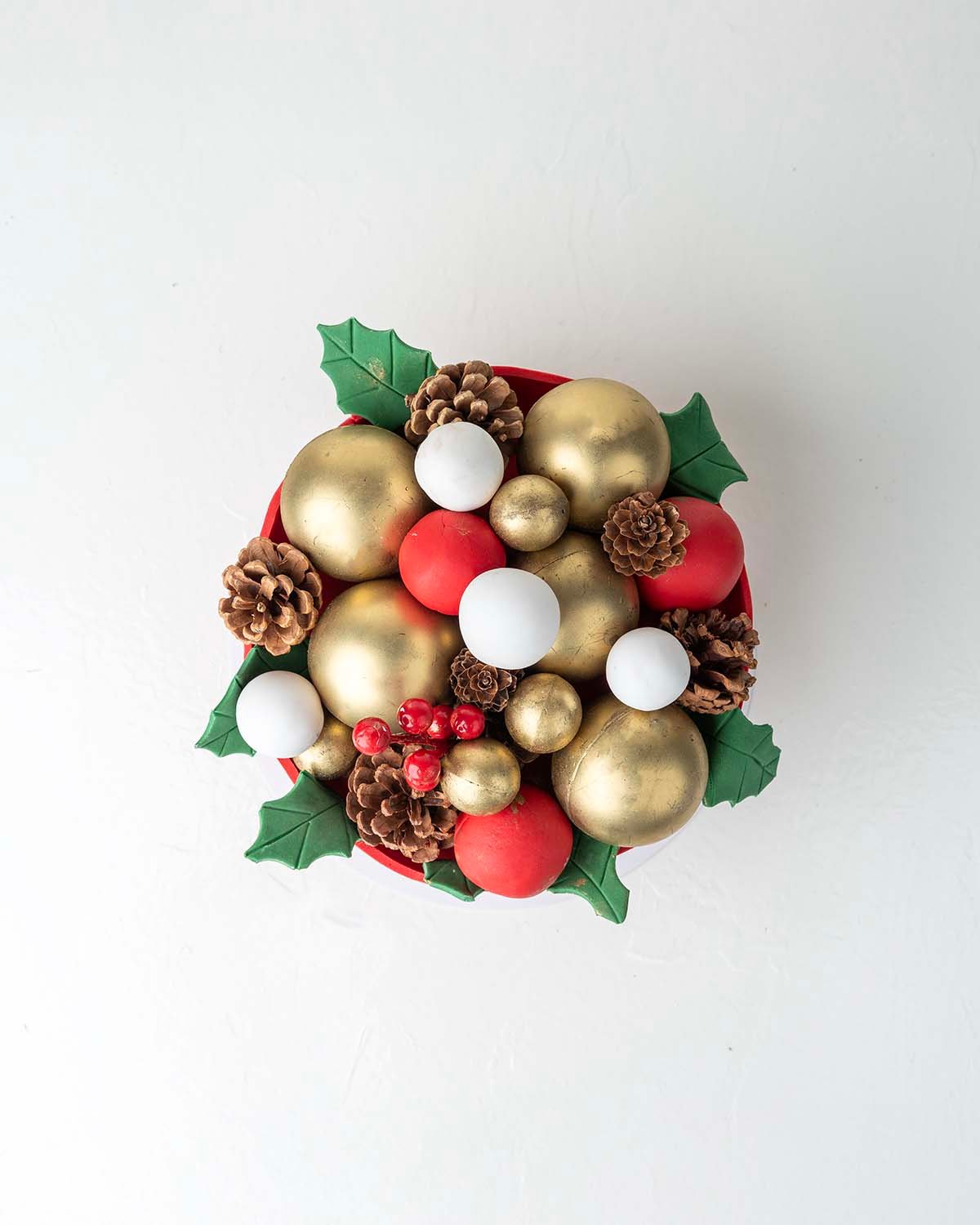 2kg Christmas cake with Edible Baubles