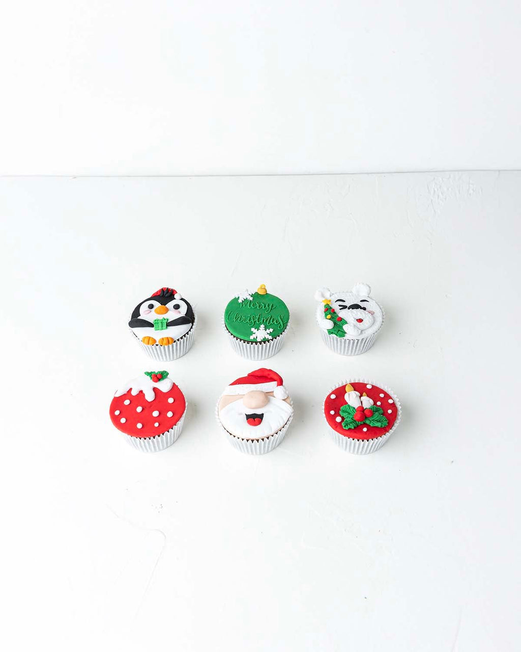 6 Christmas Cupcakes