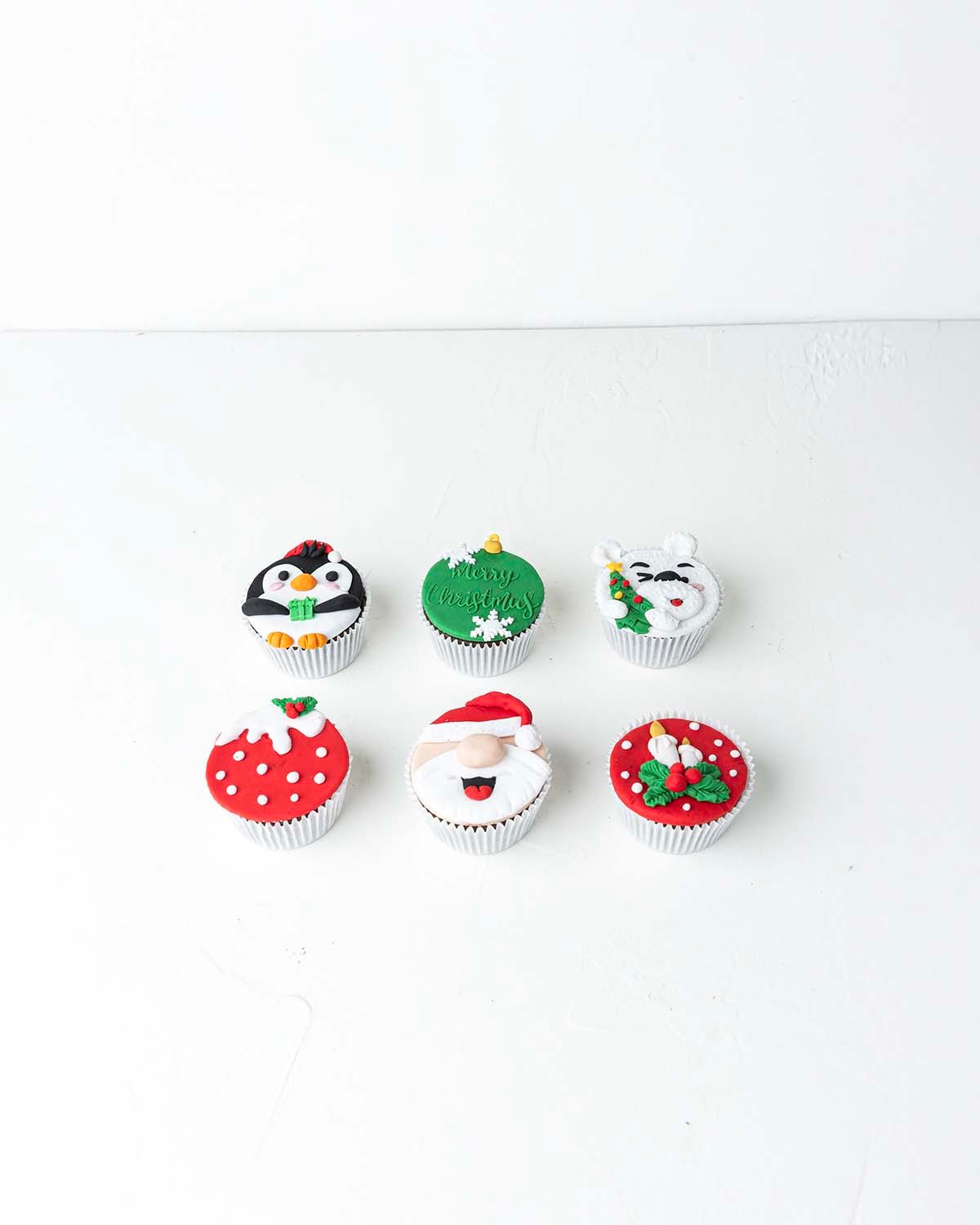 6 Christmas Cupcakes