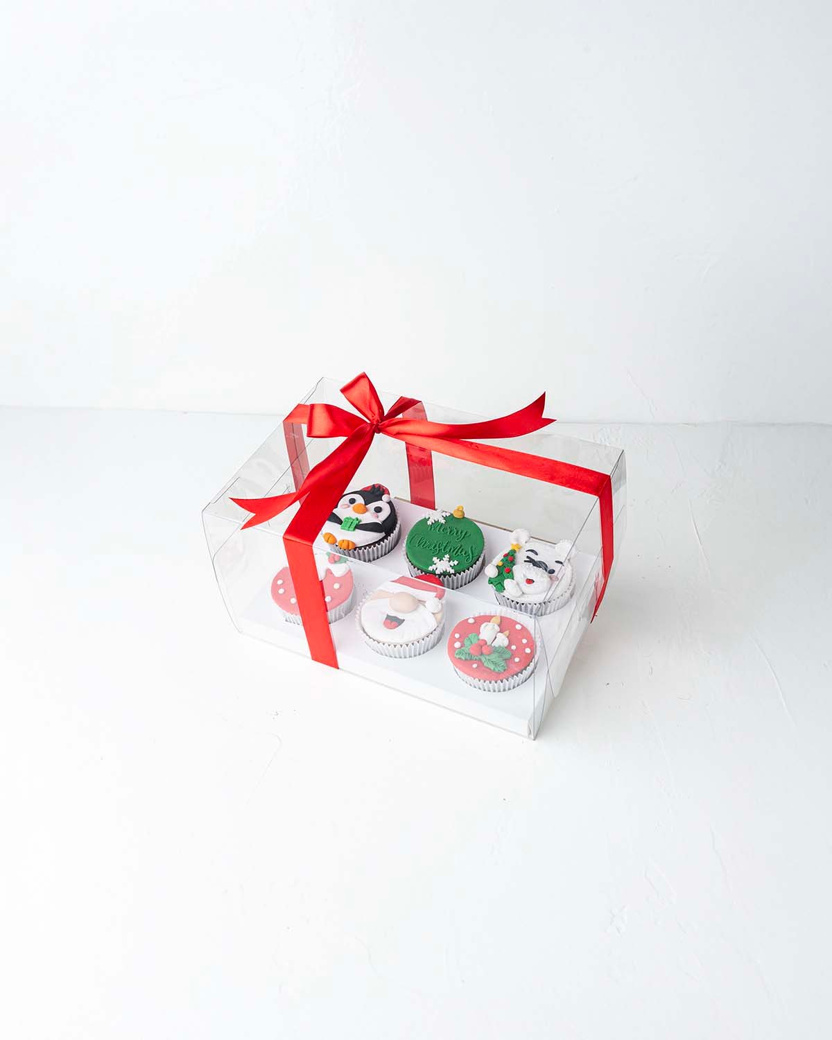 6 Christmas Cupcakes