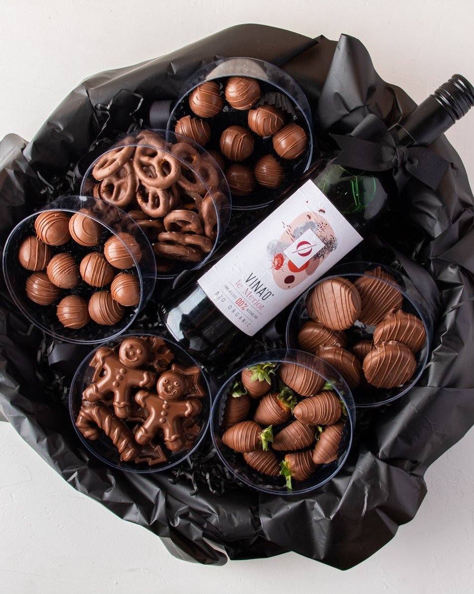 Assorted Hamper with Non Alcoholic Wine by NJD
