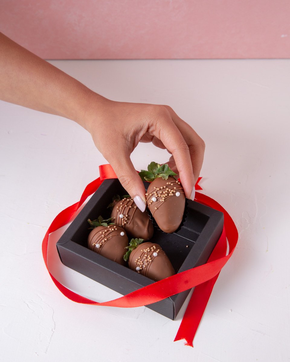 4pcs Milk Chocolate Strawberries by NJD